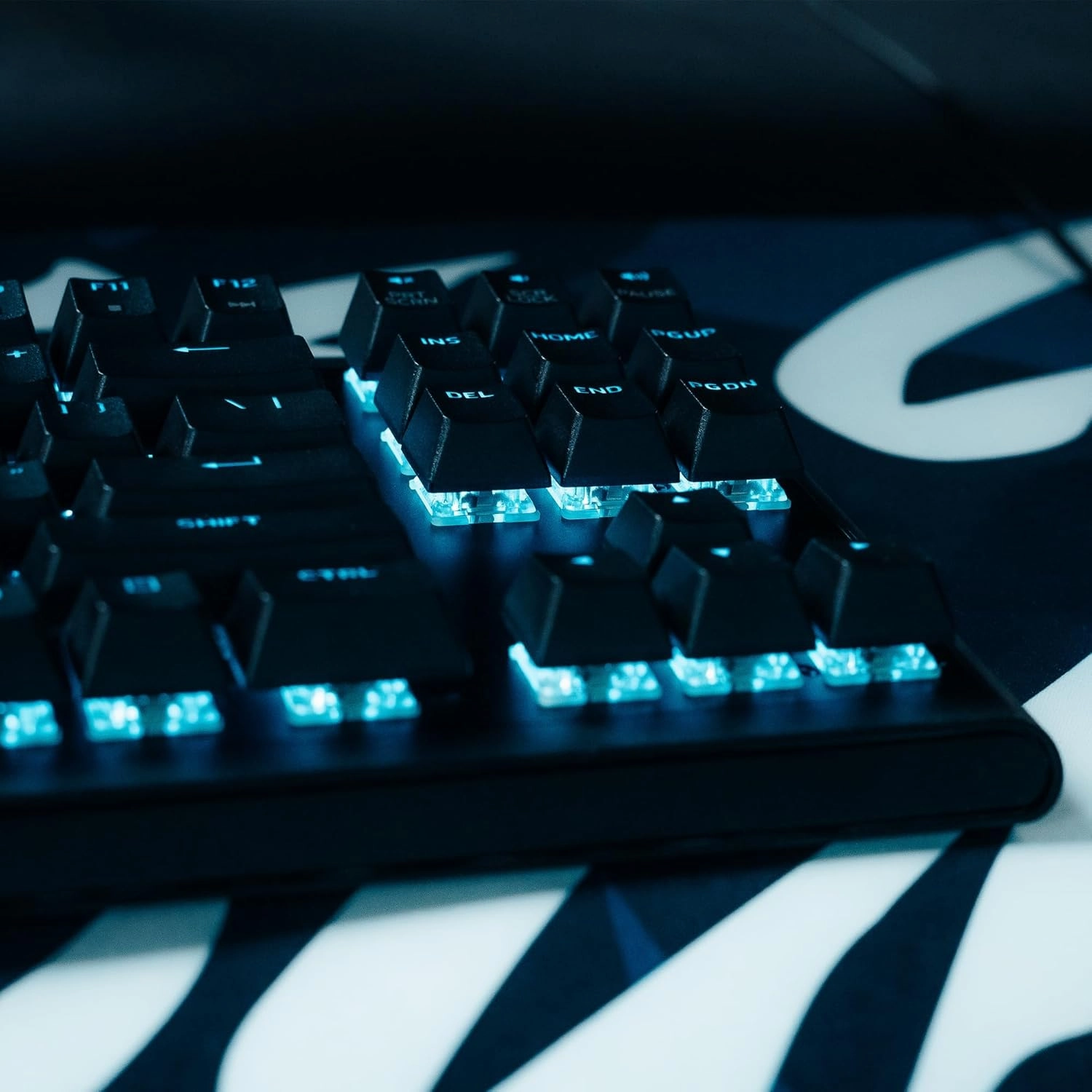 Alienware Low-Profile RGB Gaming Keyboard AW510K, AlienFx Per Key RGB LED Color Backlighting, Media CONTROLS & USB Passthrough, Cherry MX Low Profile Red Switches