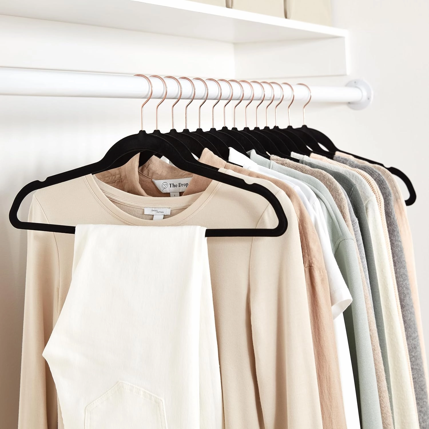 Amazon Basics Slim, Velvet, Non-Slip Suit Clothes Hangers, Black/Rose Gold - Pack of 50
