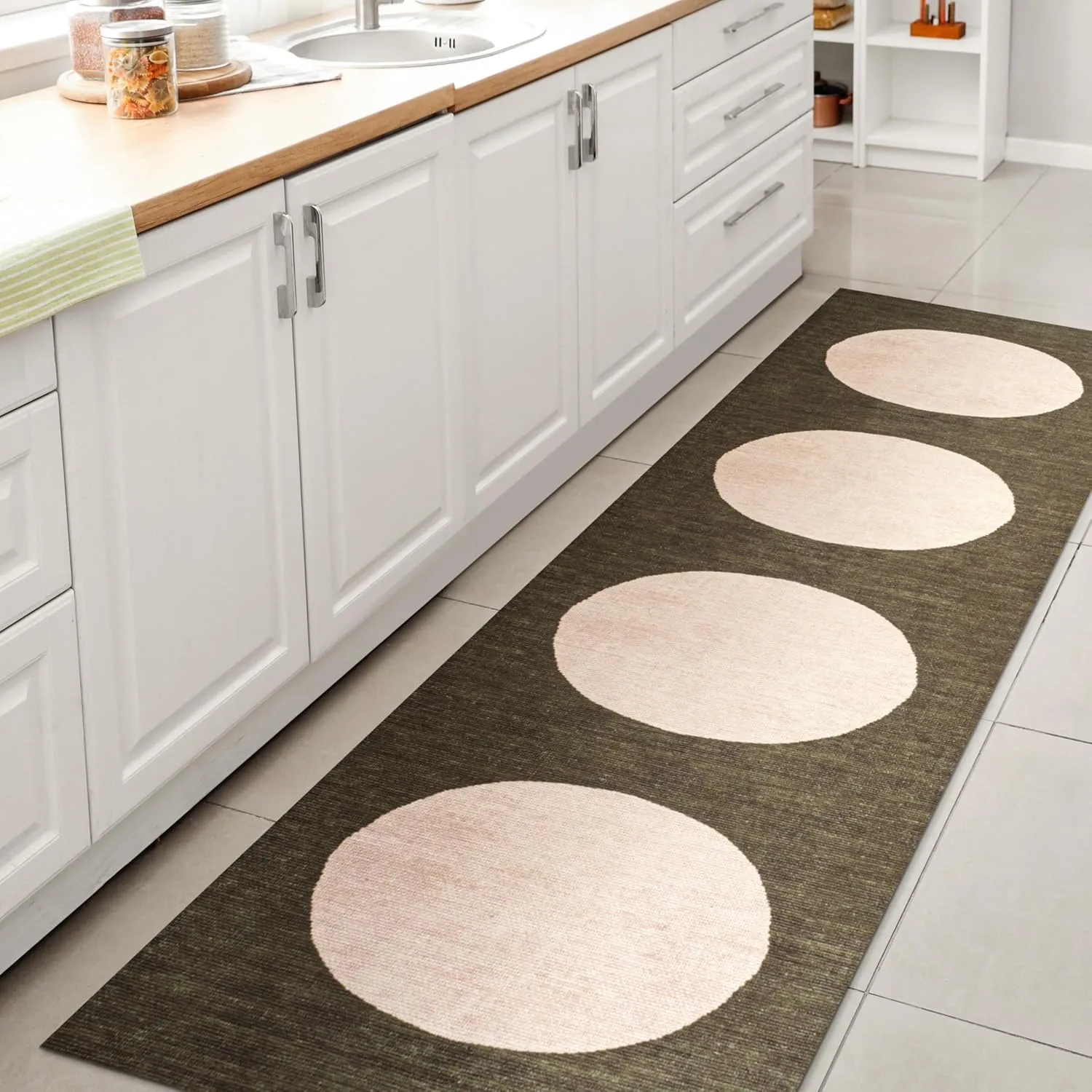 JONATHAN Y WSH113B-28 Cirkel Minimalist Geometric Dot Machine-Washable Indoor Runner-Rug, Scandinavian, Modern, Bohemian Easy-Washing,Bedroom,Kitchen,Living Room,Non Shedding, Green/Cream, 2 X 8