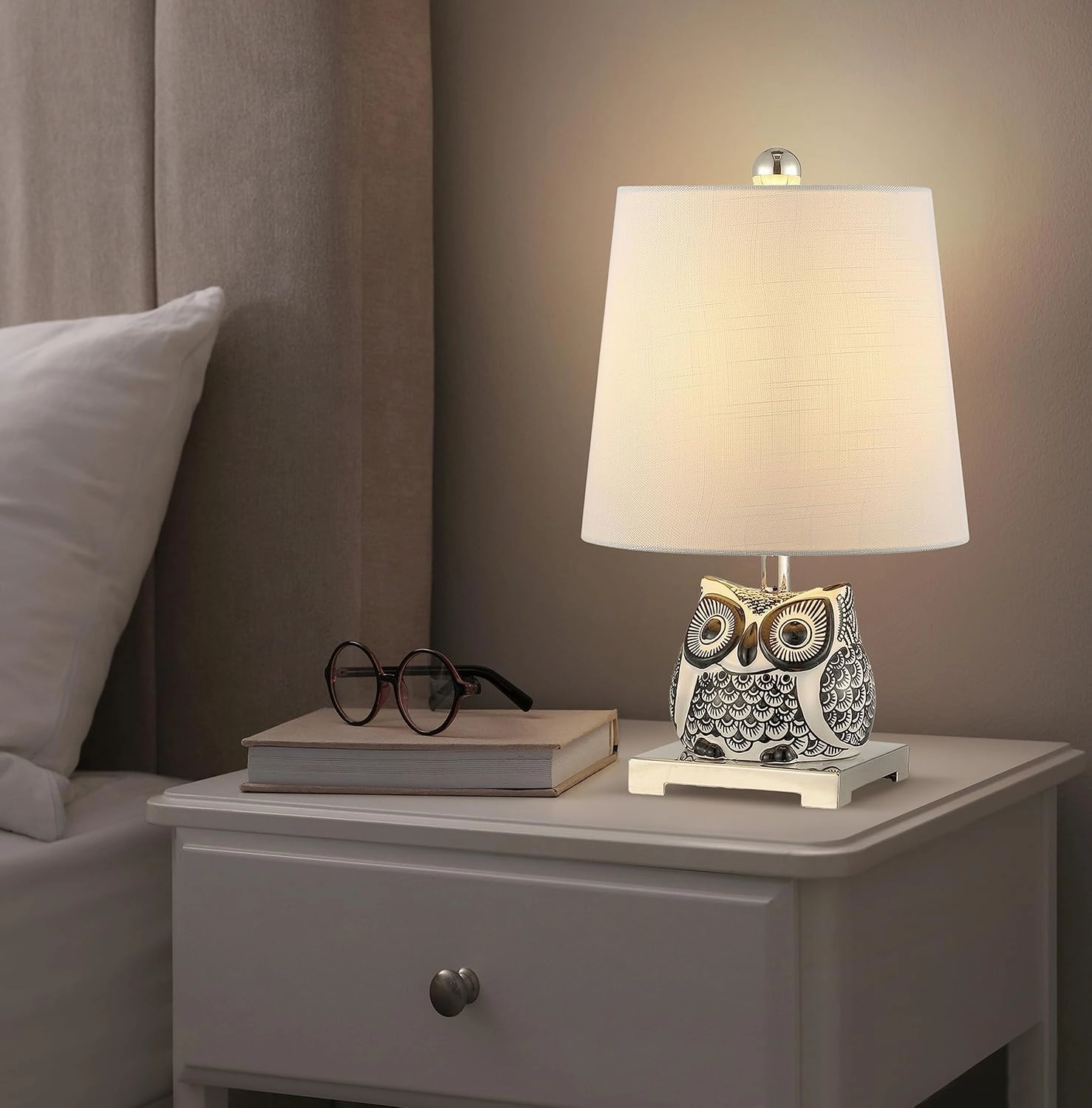 JONATHAN Y JYL3014C Justina 16" Ceramic Mini LED Table Lamp, Cottage,Transitional for Bedroom, Living Room, Office, Kids Room, Entryway, College Dorm, Bookcase, LED Bulb Included, Black/White