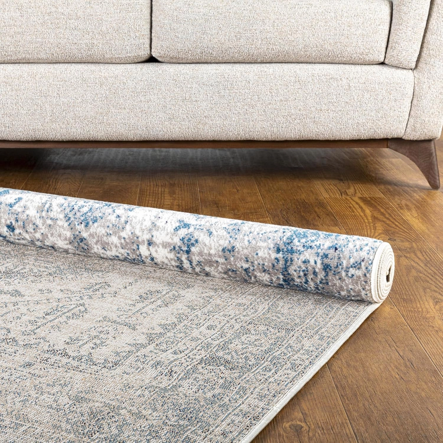 Livabliss Desta Vintage Oriental Runner Area Rug,2'7" x 7'3",Blue/White