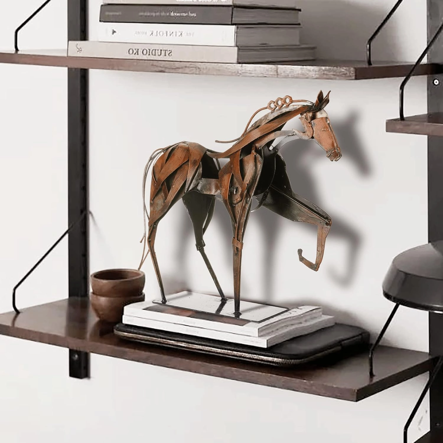 Metal Horse Statue Decor, Handmade Strong Modern Horse Sculpture Handicraft, Rustic Metal Statue Decorations Gift for Home Office Desk Figurine (Brown)