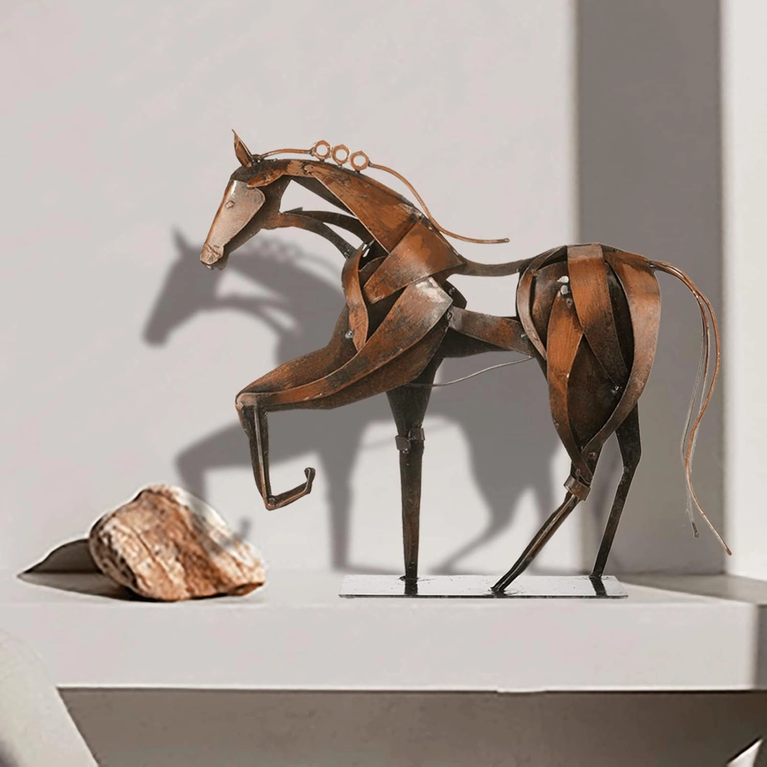 Metal Horse Statue Decor, Handmade Strong Modern Horse Sculpture Handicraft, Rustic Metal Statue Decorations Gift for Home Office Desk Figurine (Brown)