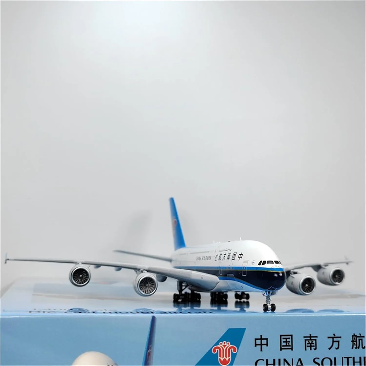Replica Aircraft Models 1:400 Miniature Airplane for China Southern Airlines A380 B-6137 SkyTeam Detachable Wheels Scale Aircraft Model Kit Miniature Airplane Model