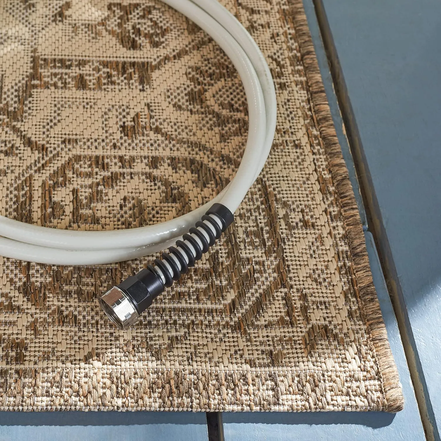 SAFAVIEH Beach House Collection Area Rug - 4' Square, Cream & Beige, Oriental Medallion Design, Non-Shedding & Easy Care, Indoor/Outdoor & Washable-Ideal for Patio, Backyard, Mudroom (BHS138A)