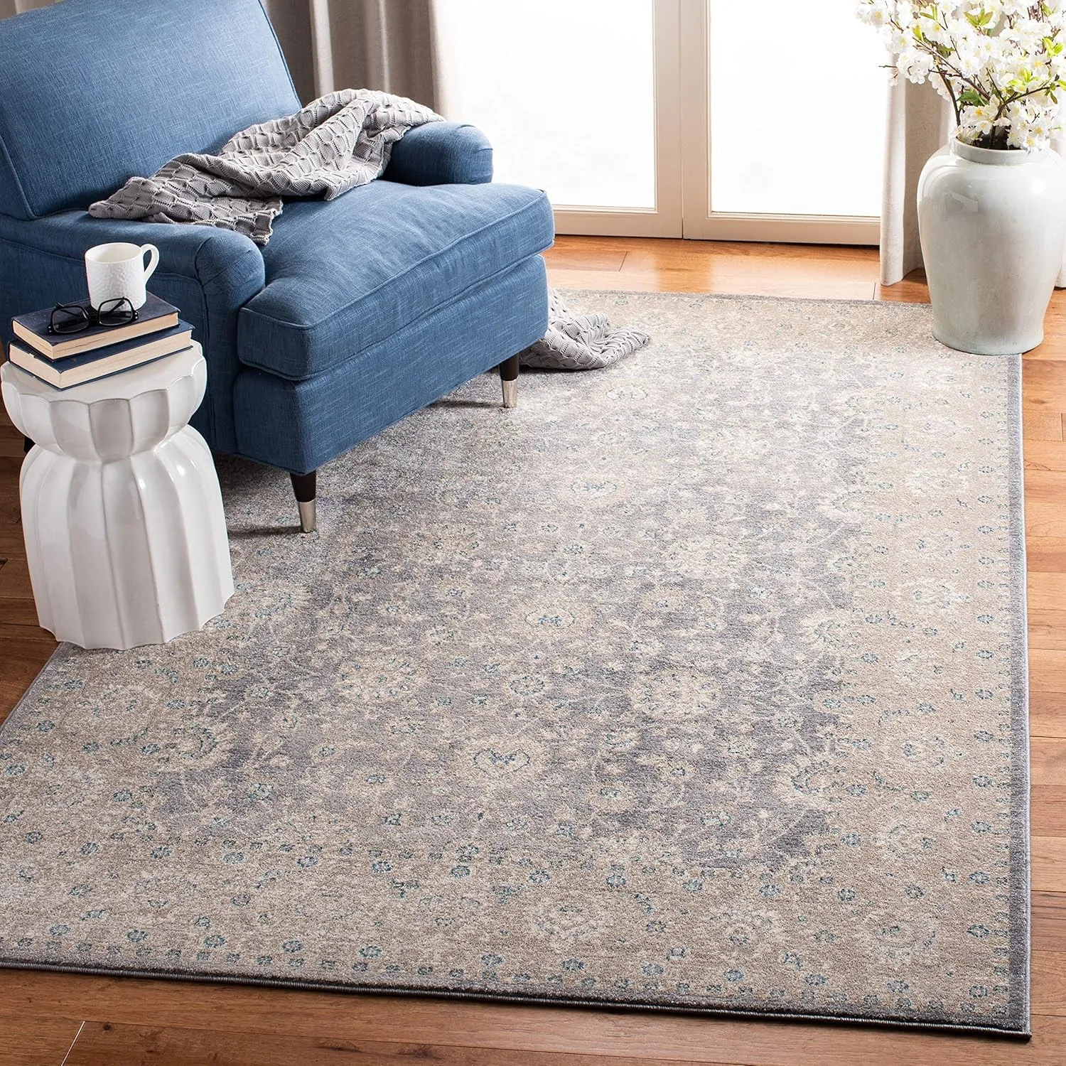 SAFAVIEH Sofia Collection Area Rug - 9' x 12', Light Grey & Beige, Vintage Oriental Distressed Design, Non-Shedding & Easy Care, Ideal for High Traffic Areas in Living Room, Bedroom (SOF330B)