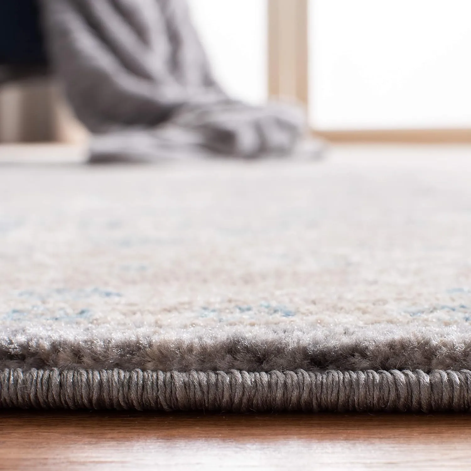 SAFAVIEH Sofia Collection Area Rug - 9' x 12', Light Grey & Beige, Vintage Oriental Distressed Design, Non-Shedding & Easy Care, Ideal for High Traffic Areas in Living Room, Bedroom (SOF330B)