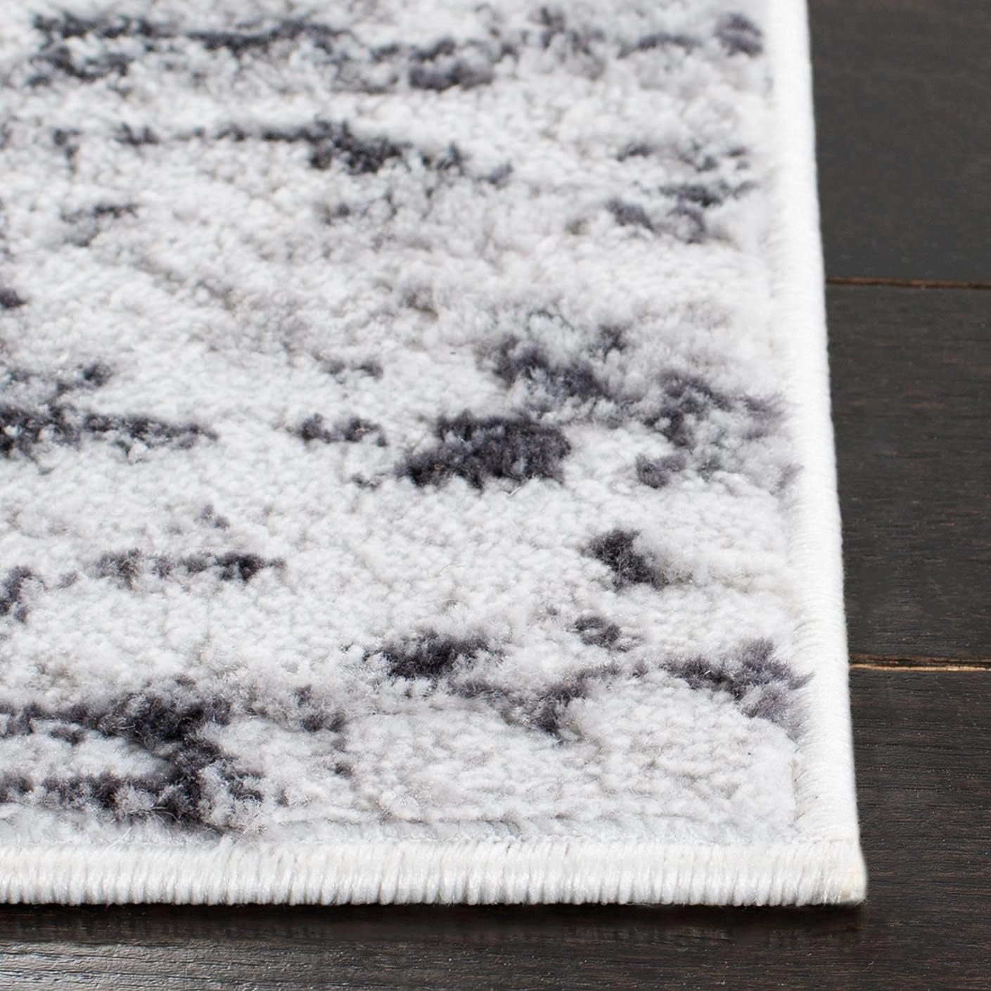 SAFAVIEH Amelia Collection Area Rug - 8' x 10', Light Grey & Charcoal, Modern Abstract Design, Non-Shedding & Easy Care, Ideal for High Traffic Areas in Living Room, Bedroom (ALA768F)