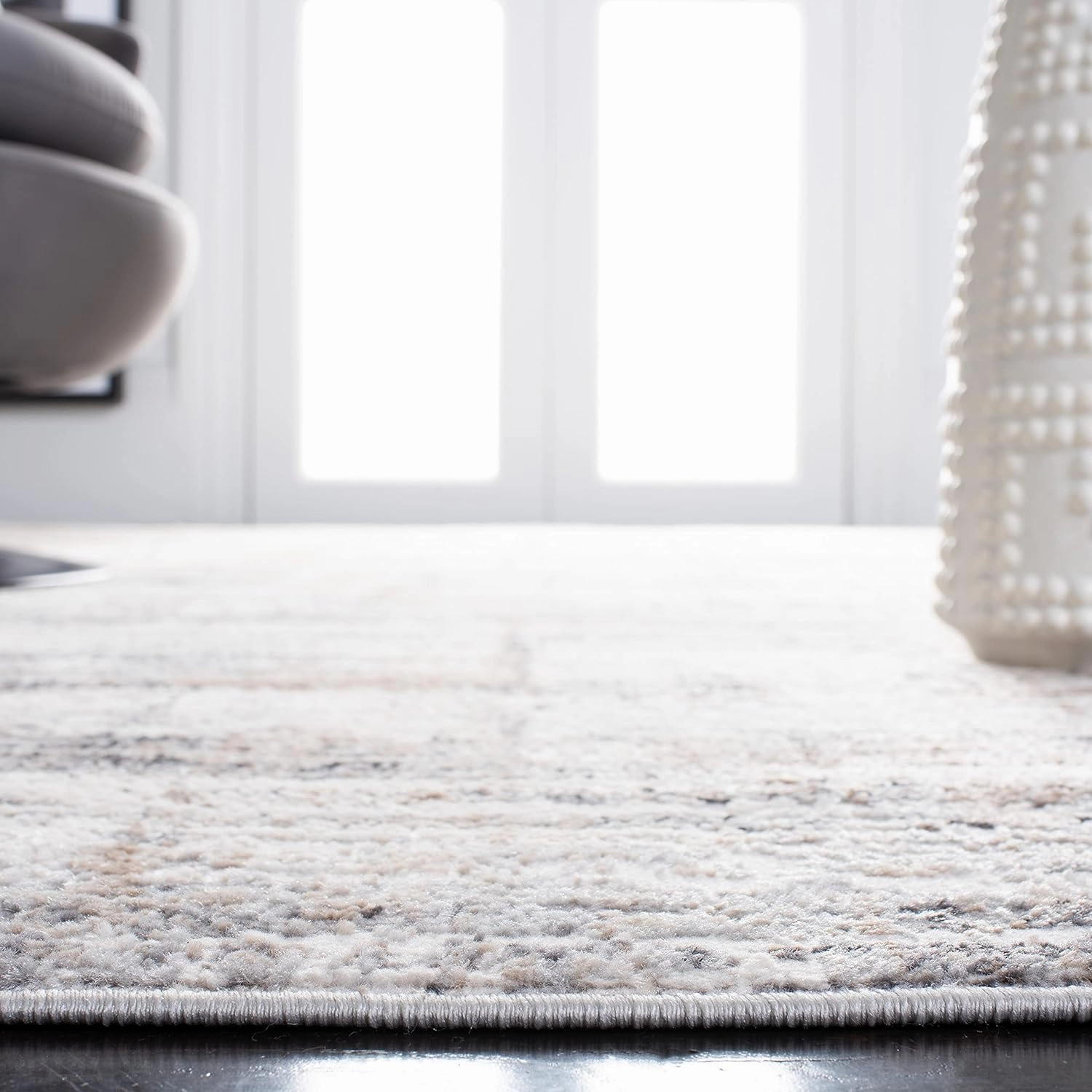 SAFAVIEH Amelia Collection Runner Rug - 2'3" x 8', Grey & Gold, Modern Abstract Crosshatch Design, Non-Shedding & Easy Care, Ideal for High Traffic Areas in Living Room, Bedroom (ALA451G)