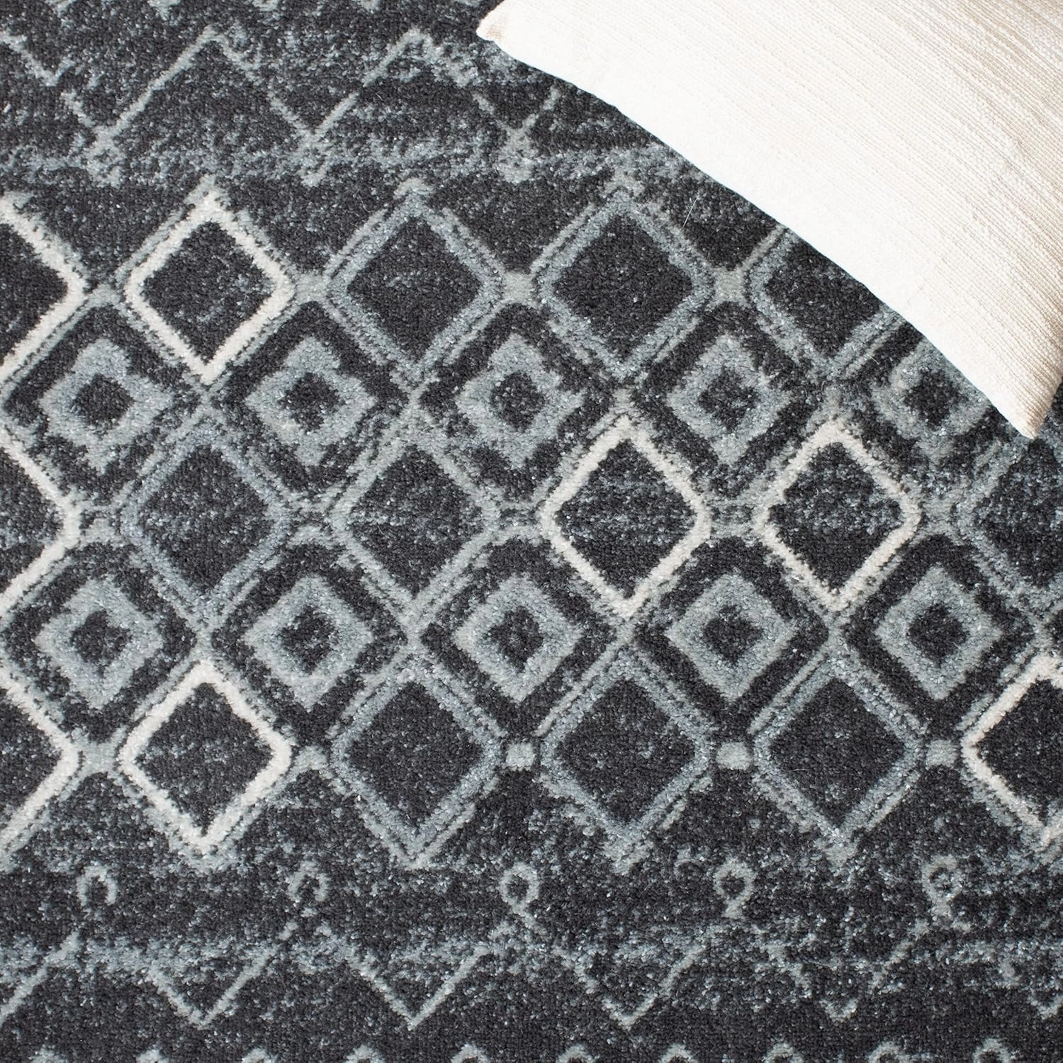 SAFAVIEH Amsterdam Collection Area Rug - 9' x 12', Dark Grey & Light Grey, Moroccan Boho Design, Non-Shedding & Easy Care, Ideal for High Traffic Areas in Living Room, Bedroom (AMS108J)
