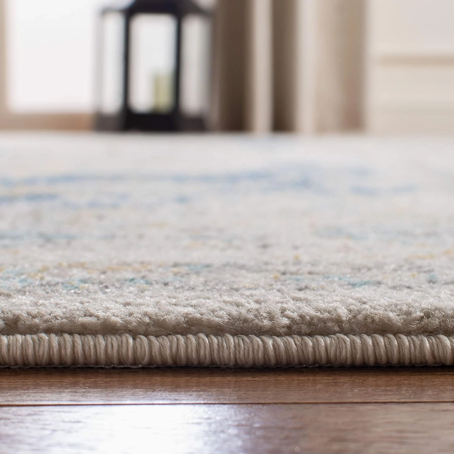 SAFAVIEH Area Rug 8x10 - Evoke Collection - Large - Ivory & Blue, Shabby Chic Oriental Medallion, Non-Shedding & Easy Cleaning, Ideal for Living Room, Bedroom, Office, Dining Space (EVK220C)