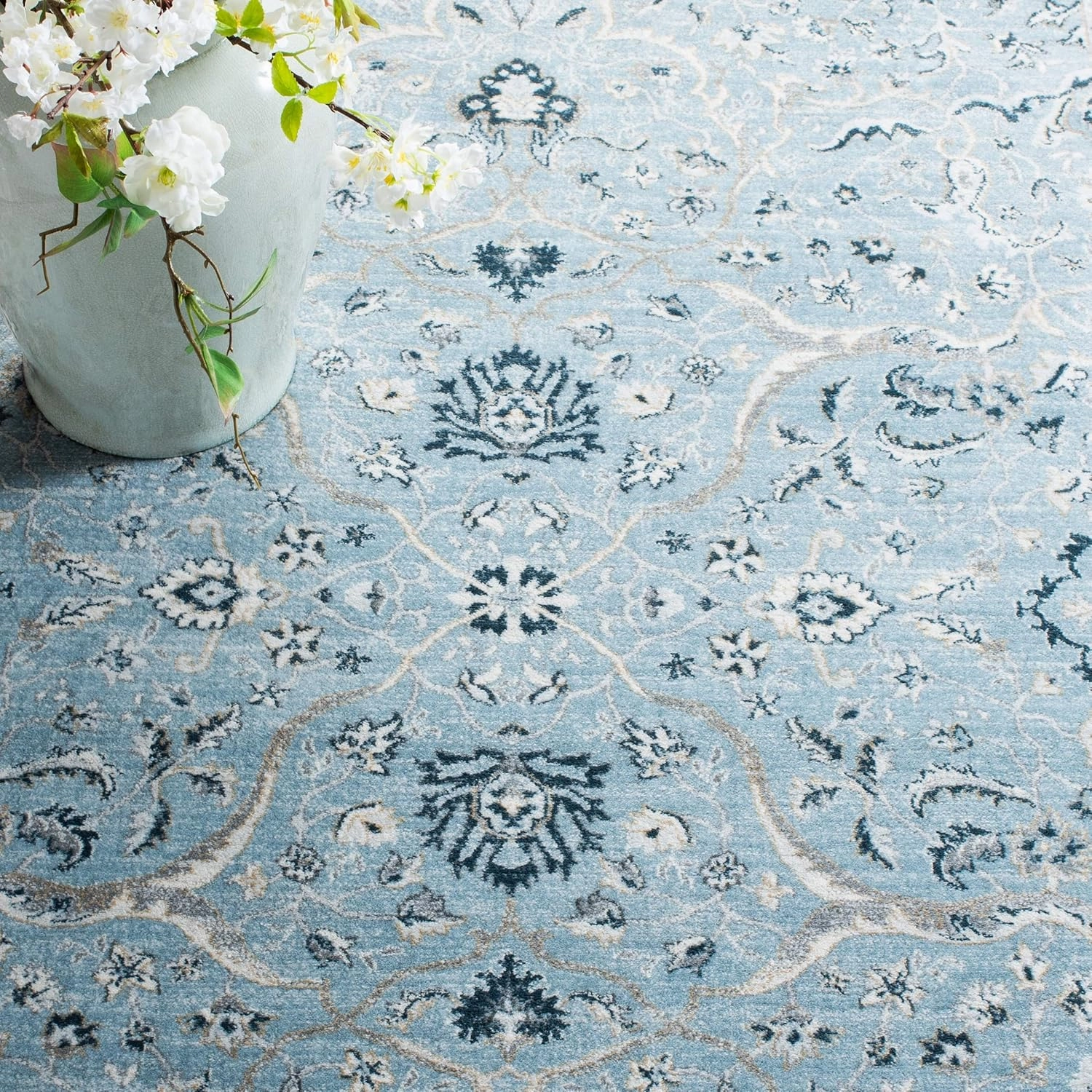 SAFAVIEH Area Rug 8x10 - Isabella Collection - Large - Light Blue & Cream, Oriental Design, Non-Shedding & Easy Cleaning, Ideal for Living Room, Bedroom, Office, Dining Space (ISA912M)
