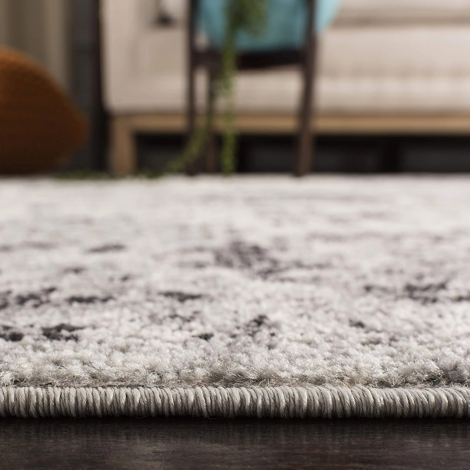 SAFAVIEH Area Rug 8x10 - Madison Collection - Large - Silver & Grey, Boho Chic Distressed Design, Non-Shedding & Easy Cleaning, Ideal for Living Room, Bedroom, Office, Dining Space (MAD611G)