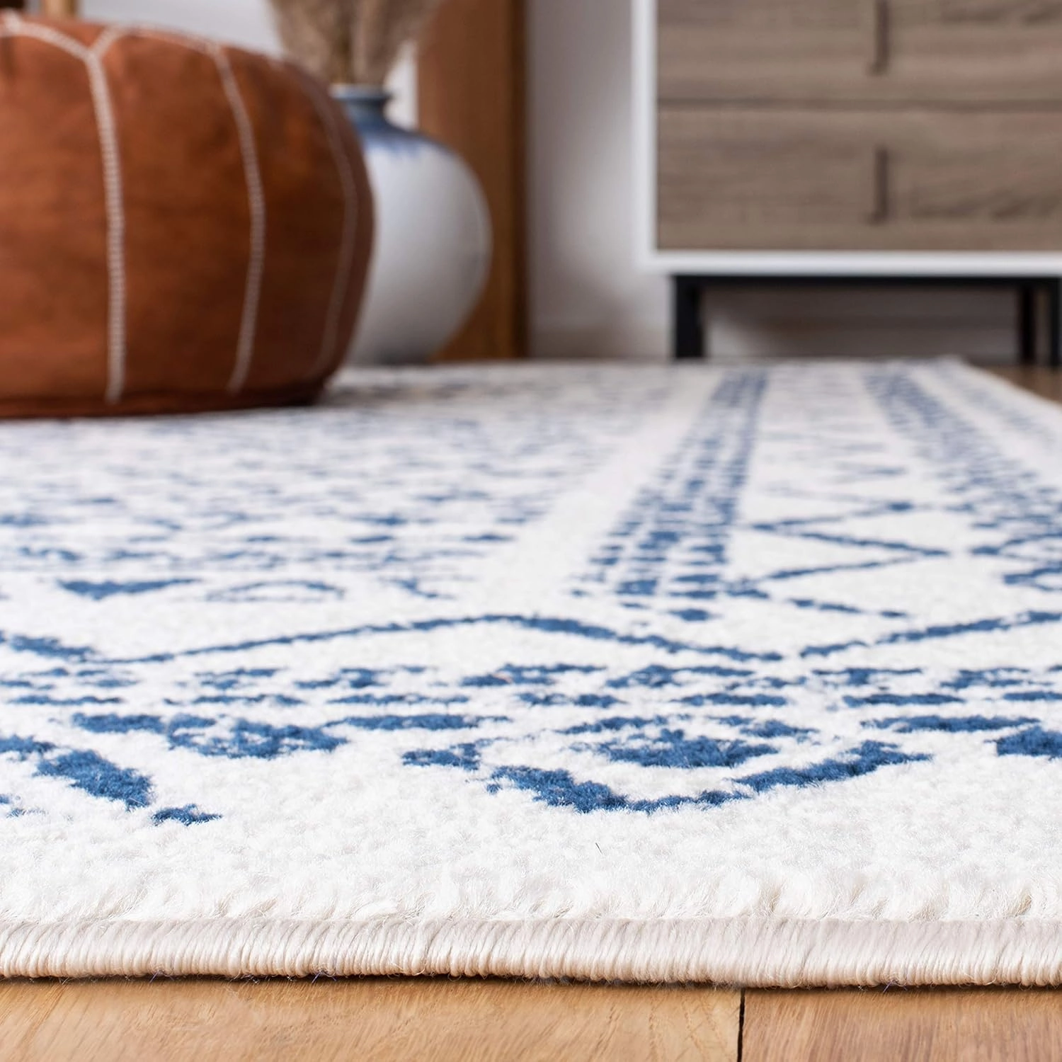 SAFAVIEH Area Rug 8x10 - Tulum Collection - Large - Ivory & Navy, Moroccan Boho Distressed Design, Non-Shedding & Easy Cleaning, Ideal for Living Room, Bedroom, Office, Dining Space (TUL268C)