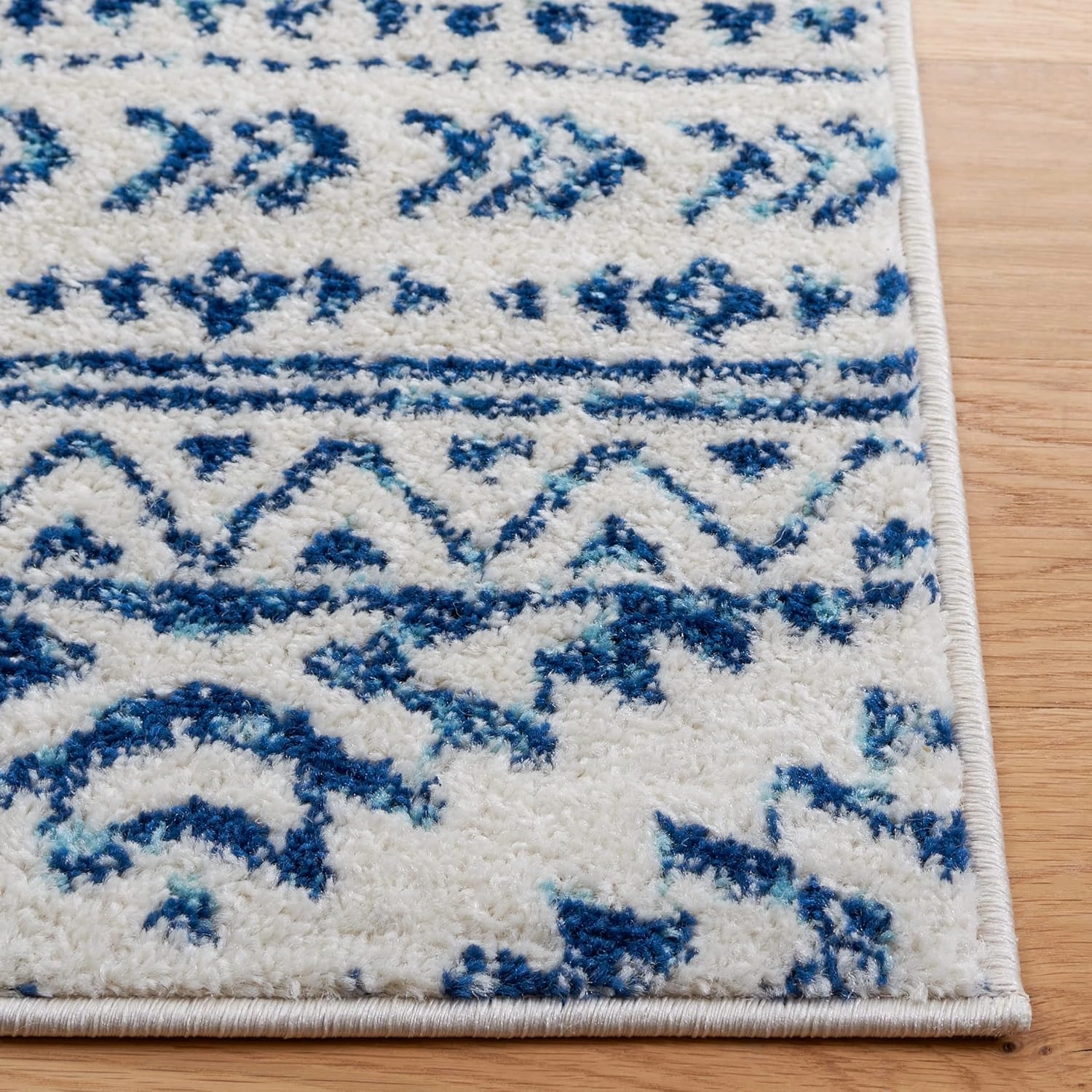 SAFAVIEH Area Rug 8x10 - Tulum Collection - Large - Ivory & Navy, Moroccan Boho Tribal Design, Non-Shedding & Easy Cleaning, Ideal for Living Room, Bedroom, Office, Dining Space (TUL272D)