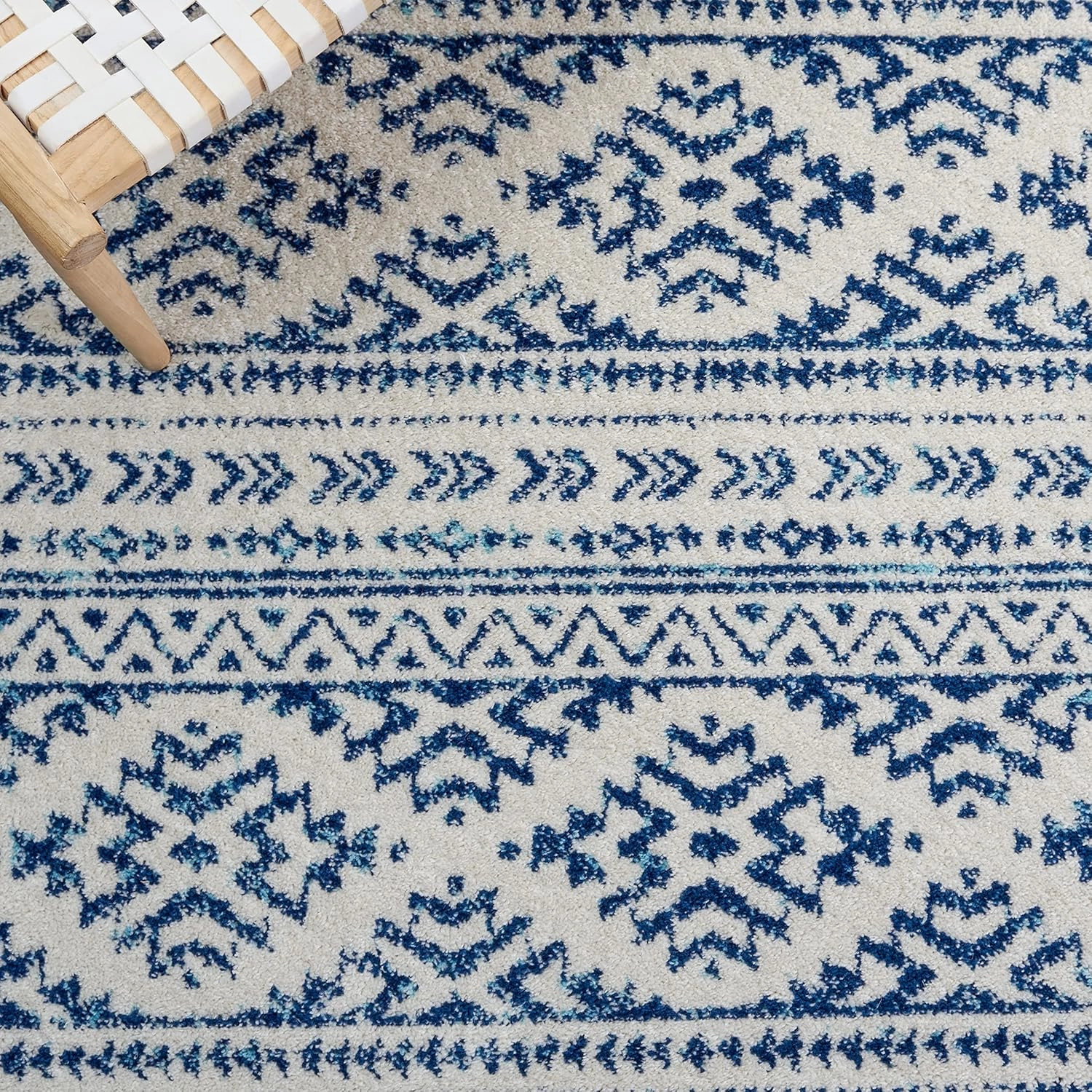 SAFAVIEH Area Rug 8x10 - Tulum Collection - Large - Ivory & Navy, Moroccan Boho Tribal Design, Non-Shedding & Easy Cleaning, Ideal for Living Room, Bedroom, Office, Dining Space (TUL272D)