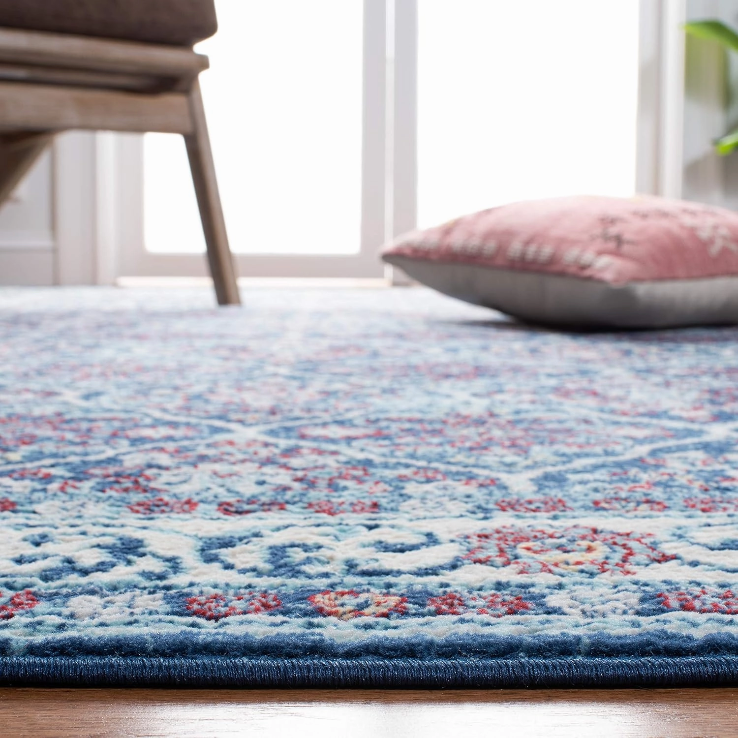 SAFAVIEH Brentwood Collection 6' x 9' Navy / Red BNT870N Oriental Damask Trellis Non-Shedding Living Room Bedroom Dining Home Office Area Rug