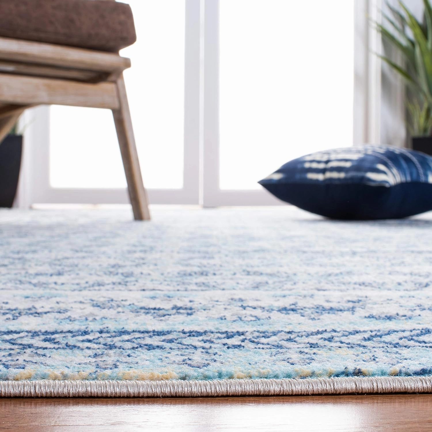 SAFAVIEH Brentwood Collection 8' x 10' Ivory / Aqua BNT899A Traditional Oriental Distressed Non-Shedding Living Room Bedroom Dining Home Office Area Rug