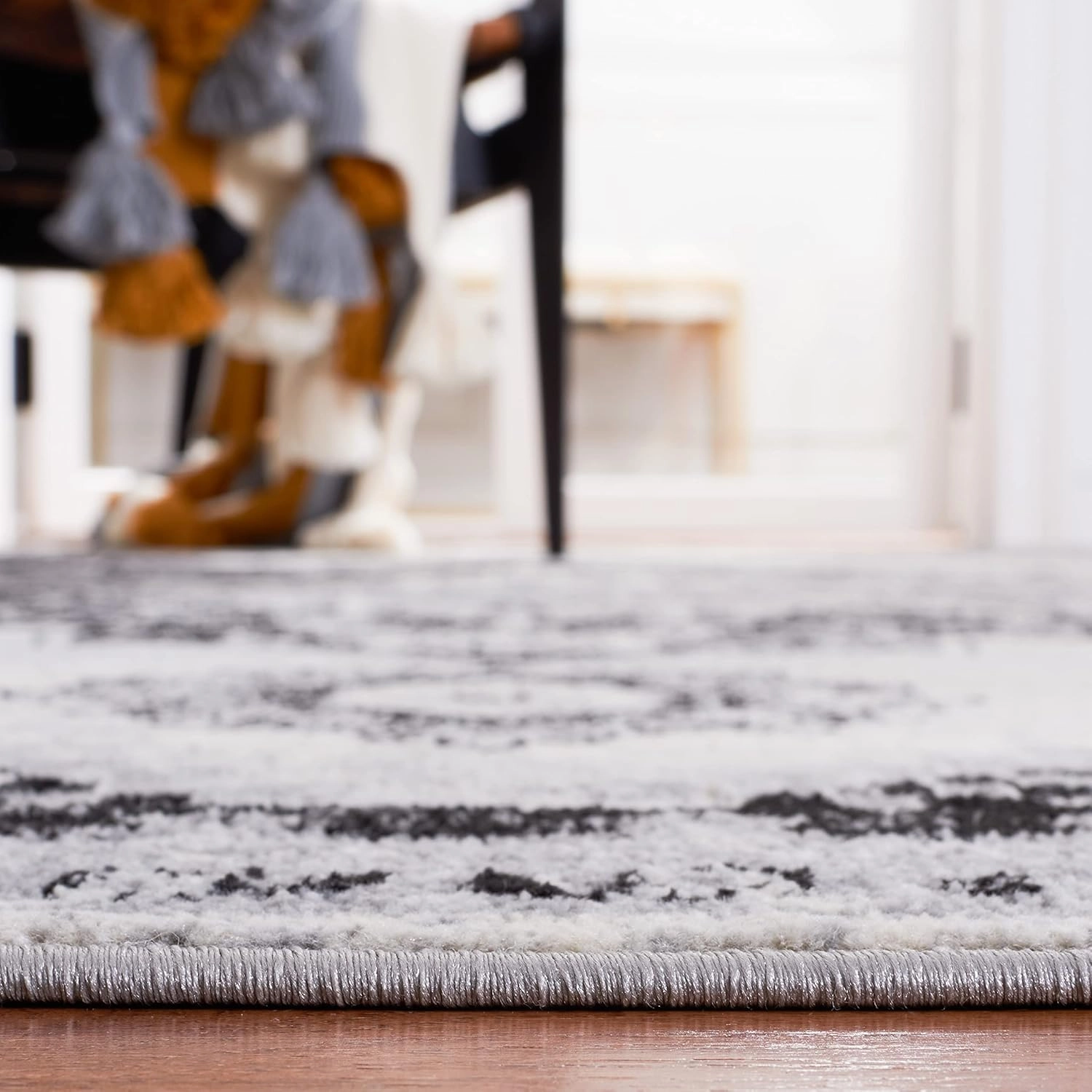 Safavieh Brentwood Collection Area Rug - 9' x 12', Grey & Black, Oriental Medallion Design, Non-Shedding & Easy Care, Ideal for High Traffic Areas in Living Room, Bedroom (BNT885F)
