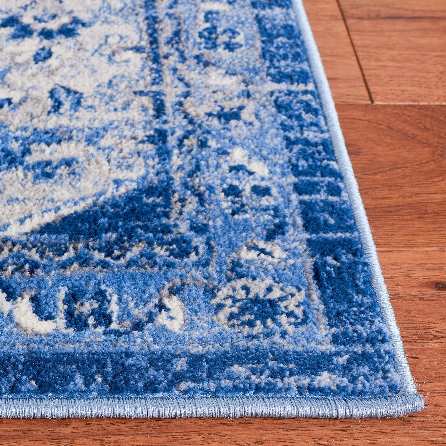 Safavieh Brentwood Collection Area Rug - 9' x 12', Ivory & Blue, Oriental Medallion Design, Non-Shedding & Easy Care, Ideal for High Traffic Areas in Living Room, Bedroom (BNT885A)