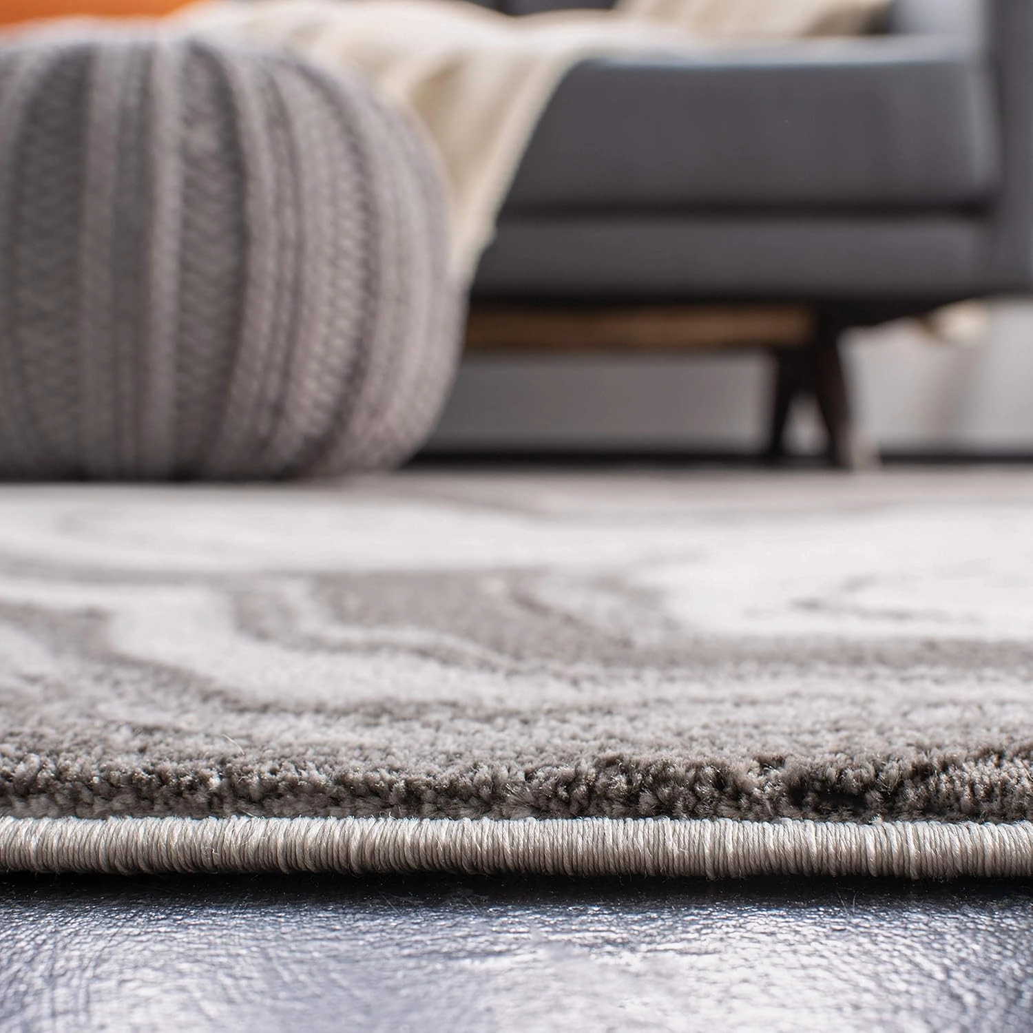 SAFAVIEH Craft Collection Area Rug - 6'7" x 9', Grey & Silver, Modern Abstract Design, Non-Shedding & Easy Care, Ideal for High Traffic Areas in Living Room, Bedroom (CFT819G)