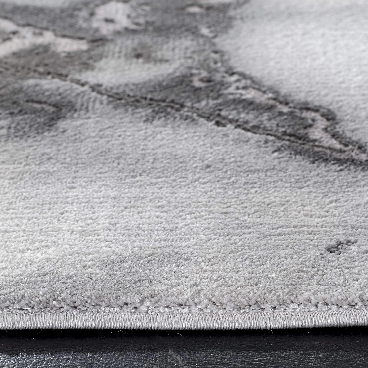 SAFAVIEH Craft Collection Area Rug - 6'7" x 9', Grey & Silver, Modern Abstract Design, Non-Shedding & Easy Care, Ideal for High Traffic Areas in Living Room, Bedroom (CFT877G)