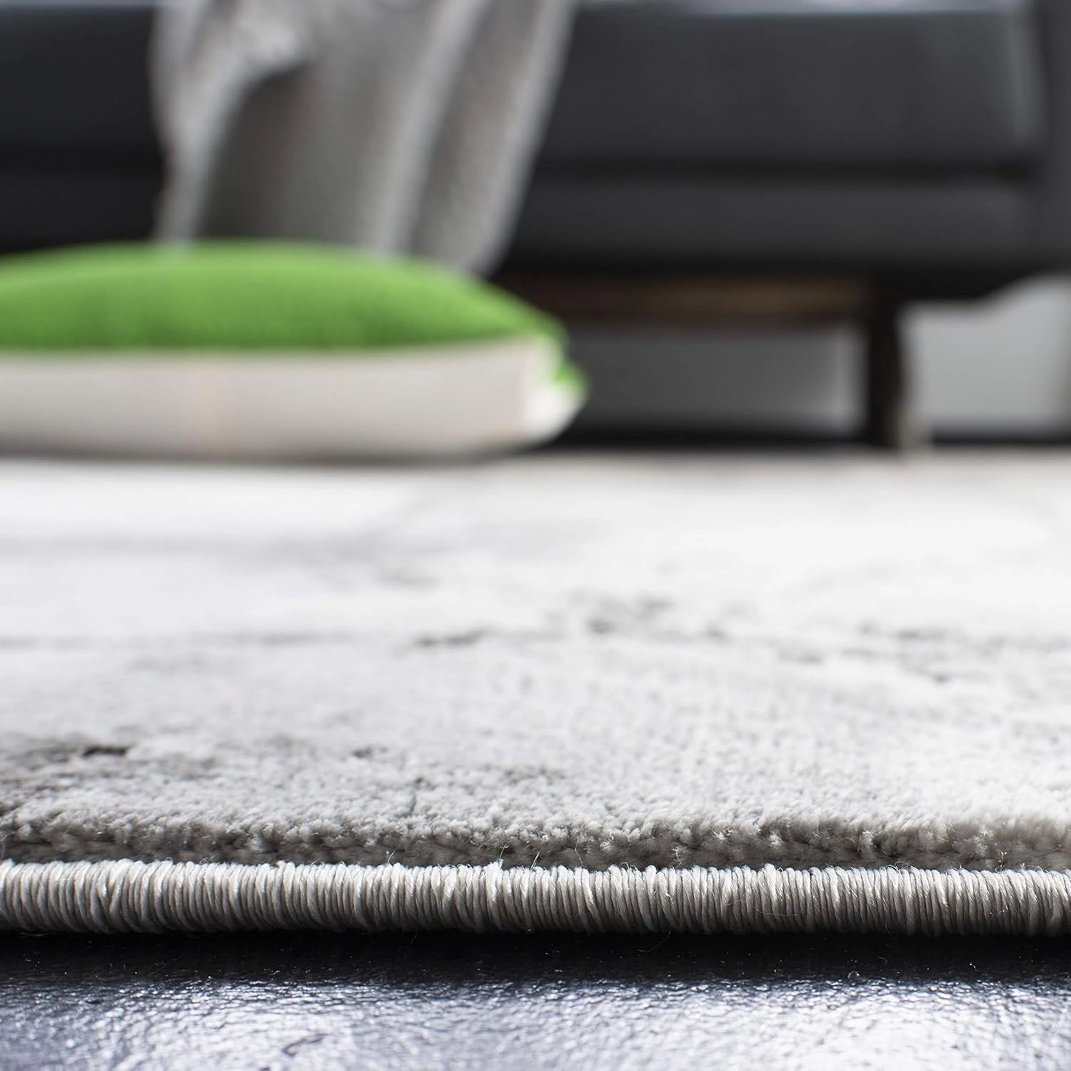 SAFAVIEH Craft Collection Area Rug - 6'7" x 9', Grey & Silver, Modern Abstract Design, Non-Shedding & Easy Care, Ideal for High Traffic Areas in Living Room, Bedroom (CFT877G)