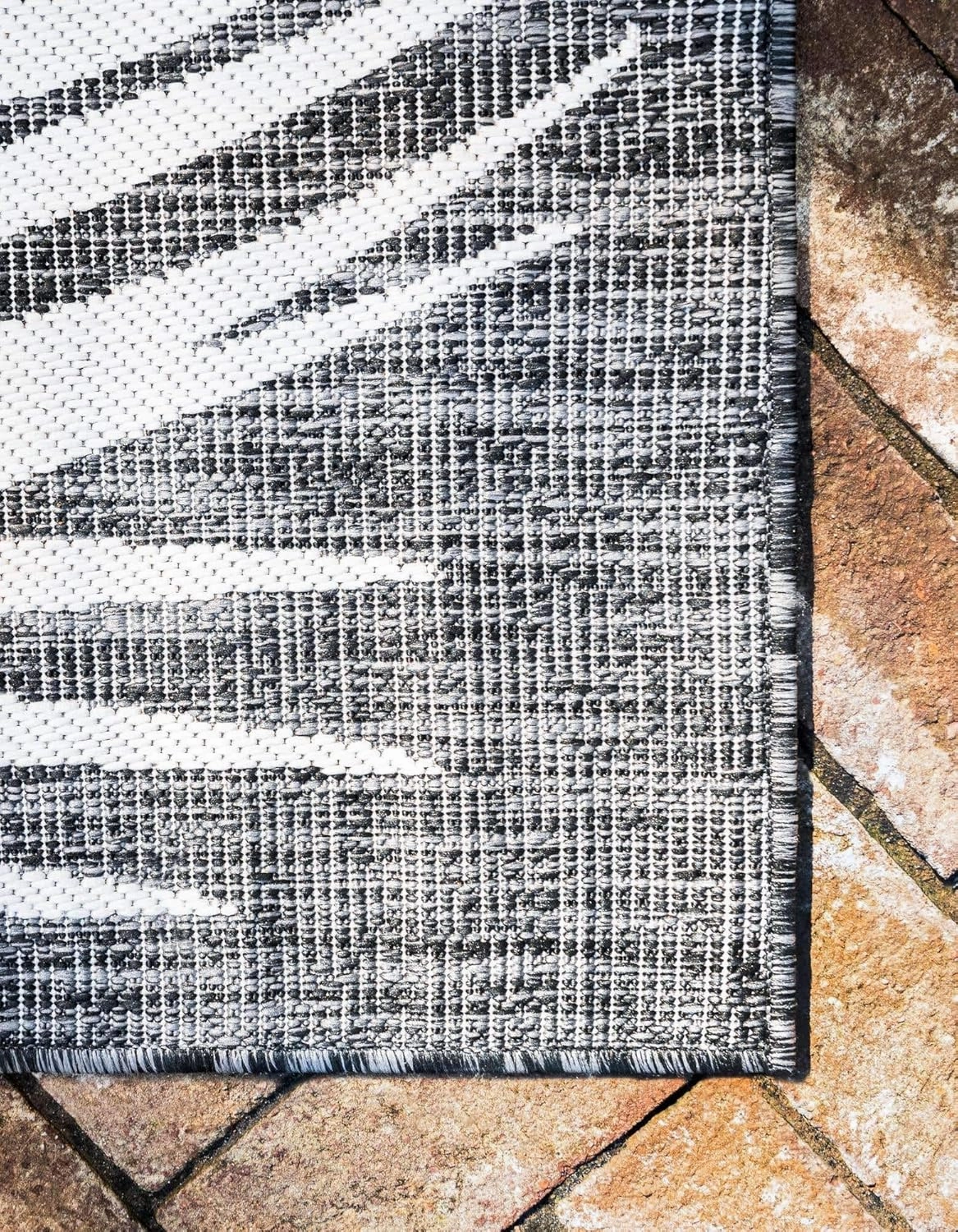 Unique Loom Outdoor Botanical Collection Area Rug - Palm (2' x 6' 1" Runner, Charcoal/ Ivory)
