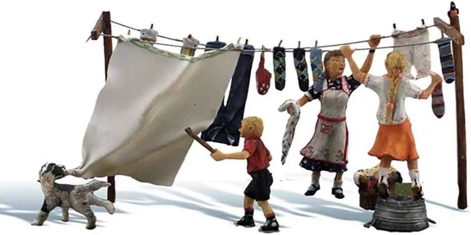 Wash Day Getaway (3 Figures, Dog & Accessories) HO Scale Woodland Scenics