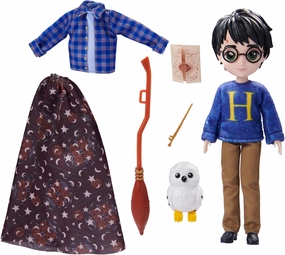 Wizarding World Harry Potter, 8-inch Harry Potter Doll Gift Set with Invisibility Cloak and 5 Doll Accessories, Kids Toys for Ages 6 and up
